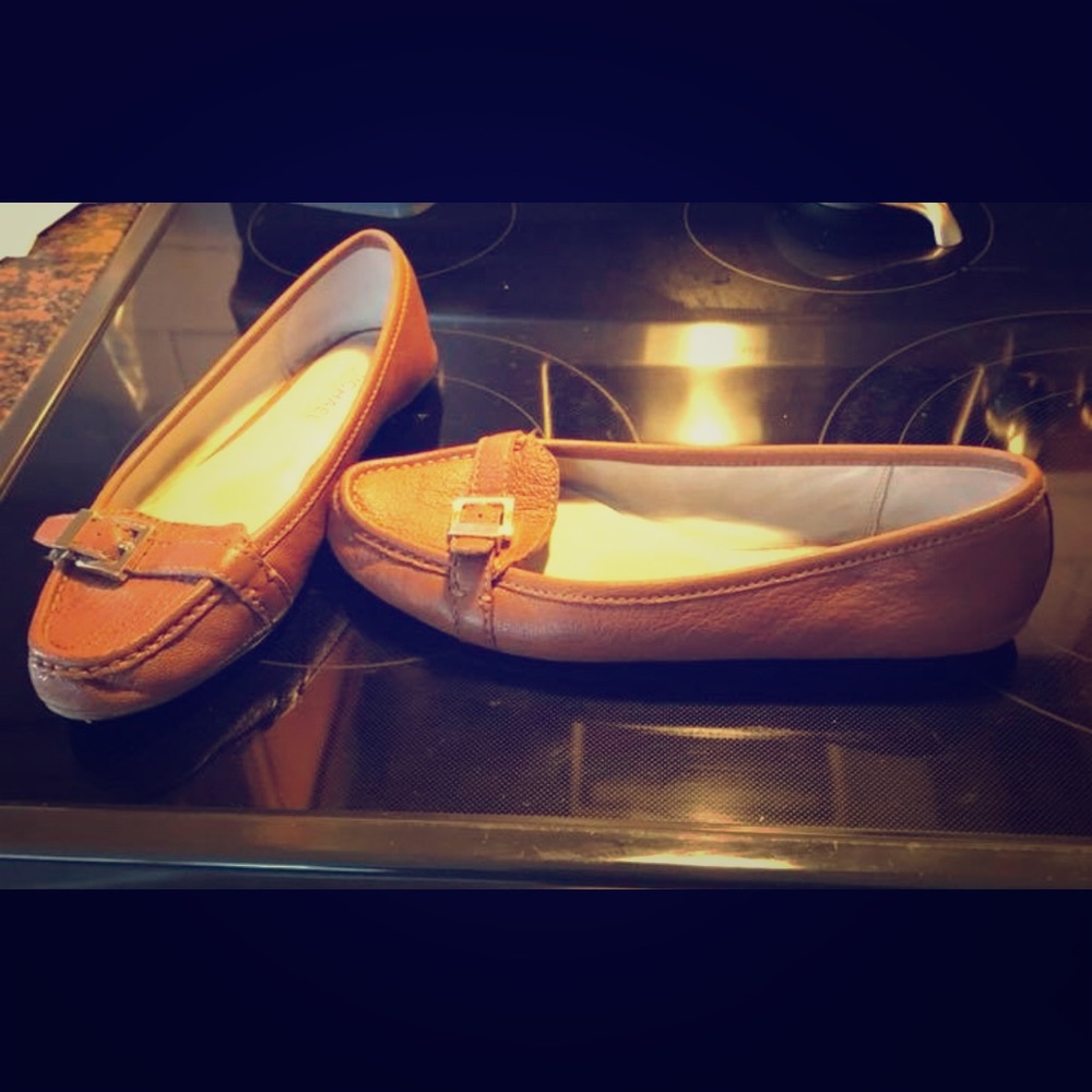 Michael Korda size 8 leather loafers